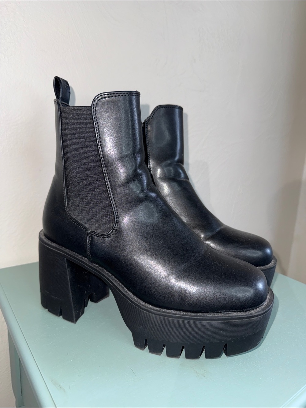 Madden Girl Black Chunky Platform Chelsea Boots Size 6